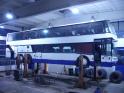 Oprava dvoupatrovho autobusu na hydraulickch nohch